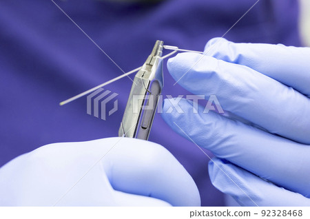 修正牙齒的圖像 92328468