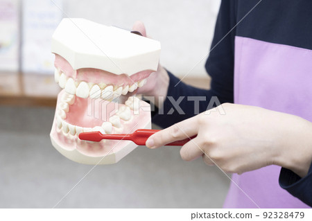 刷牙指導 92328479