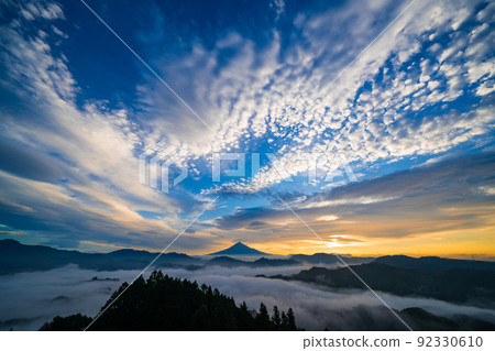 Vast clouds and sea of clouds Fuji Vast clouds and sea of clouds Fuji 92330610