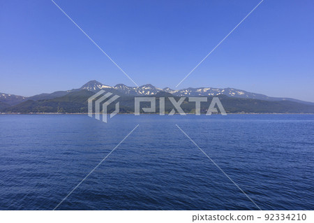 Shiretoko Federation seen from off Rausu Port 92334210
