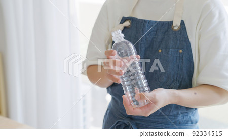 Women with PET bottles (recycled, eco-friendly, garbage) 92334515