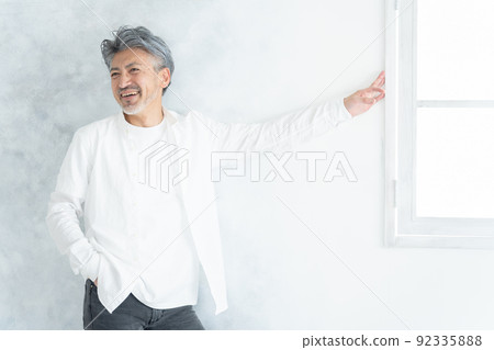 Gray-haired senior man Gray-haired senior man 92335888