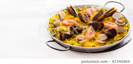 Popular Spanish dish Paella 92340864