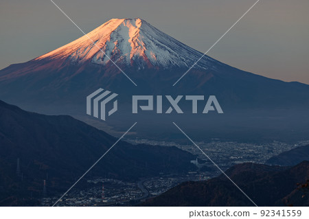 從高川山看日出的富士山 從高川山看日出的富士山 92341559