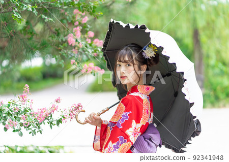 Yukata and parasol woman 92341948