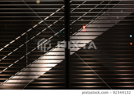 金屬樓梯的紋理 92344132