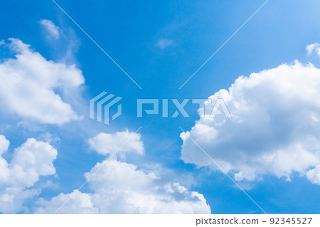 Refreshing summer sky and white clouds 92345527