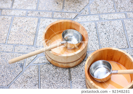 夏季灑水的準備工作 92348281