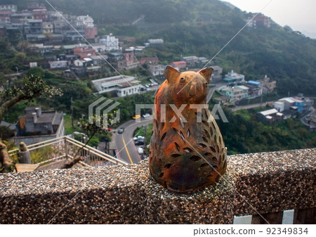 心愛的台灣(台灣茶豪華茶店,俯瞰懸崖的城市景觀。遇見一隻陶貓,被微笑包裹著。)台灣“九份” 心愛的台灣(台灣茶豪華茶店,俯瞰懸崖的城市景觀。遇見一隻陶貓,被微笑包裹著。)台灣“九份” 92349834