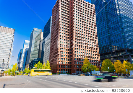 Autumn in the office district Marunouchi 92350660