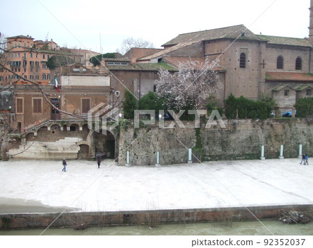Tiberina Island in Rome Tiberina Island in Rome 92352037
