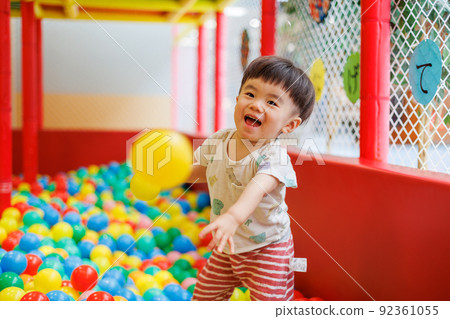 Boy playing in the ball pool 92361055