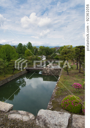 日本京都二條城護城河上的一座橋 日本京都二條城護城河上的一座橋 92361056