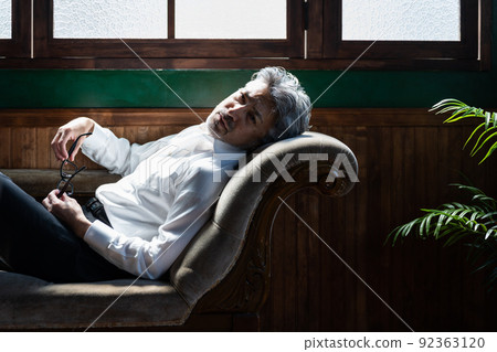 帥氣的老人 92363120