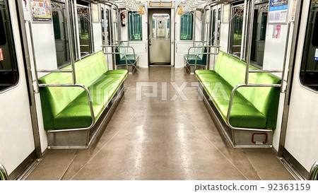 東武伊勢崎線列車夜景 東武伊勢崎線列車夜景 92363159