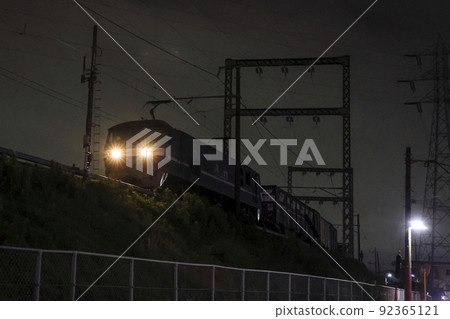 運行在信金貨運線上的午夜鹿島貨運 1095 列車 運行在信金貨運線上的午夜鹿島貨運 1095 列車 92365121