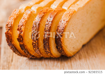 Sliced  fresh bread 92365515