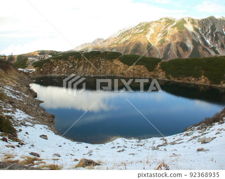 Toyama Prefecture Tateyama Murodo Mikurigaike where snow remains 92368935