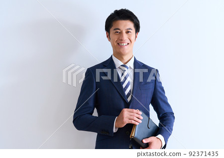 Men's fashion young businessman in a suit 92371435