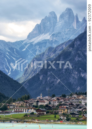 Lake auronzo and tre cime Lake auronzo and tre cime 92372009