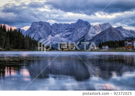 Lake misurina and mount sorapis sunrise 92372025