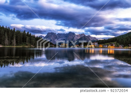Lake misurina and mount sorapis sunrise 92372034