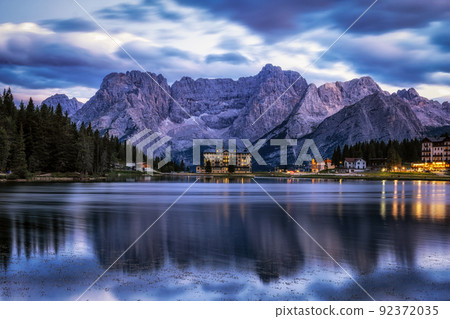Lake misurina and mount sorapis sunrise 92372035