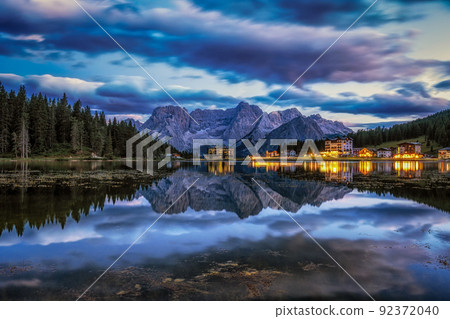 Lake misurina and mount sorapis sunrise Lake misurina and mount sorapis sunrise 92372040