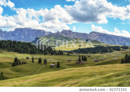 Alpe di siusi alpine meadows 92372101
