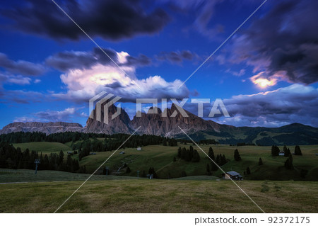 Alpe di siusi at night 92372175