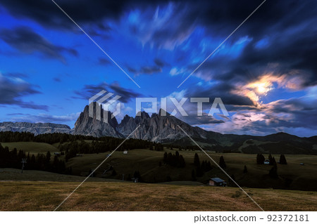 Alpe di siusi at night Alpe di siusi at night 92372181