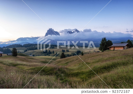 Alpe di siusi sunrise view Alpe di siusi sunrise view 92372187