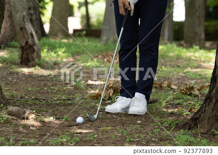 Women playing golf 92377893