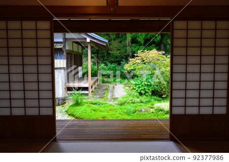 Scenery of the garden seen from the Japanese-style room of the mansion 92377986