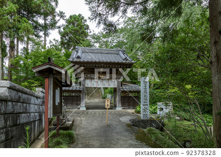 不動聖地筑波山一聯新福寺前石碑和山門 不動聖地筑波山一聯新福寺前石碑和山門 92378328