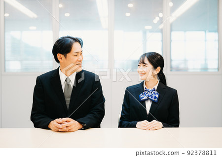 西裝男女（估價師/典當行） 92378811