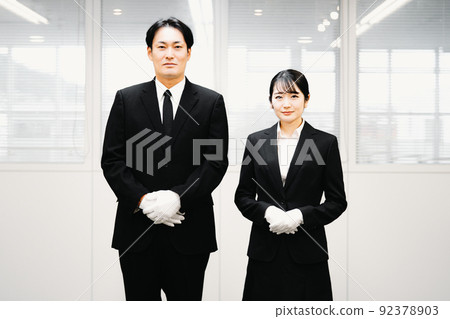 Men and women wearing white gloves (appraiser / pawn shop) Men and women wearing white gloves (appraiser / pawn shop) 92378903