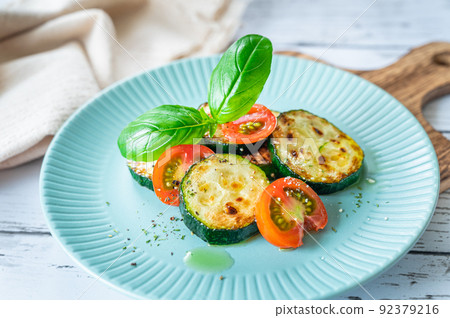 炒夏季蔬菜西葫蘆 92379216