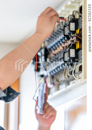 Distribution board energization confirmation breaker 92382329