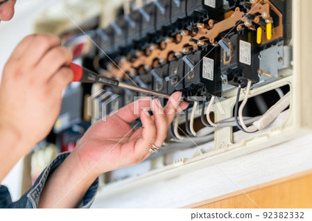 Distribution board energization confirmation breaker 92382332