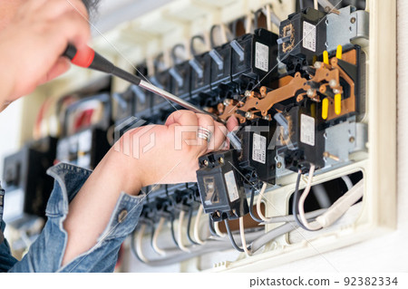 Distribution board energization confirmation breaker Distribution board energization confirmation breaker 92382334