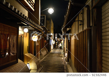 Kyoto · Pontocho 92382446