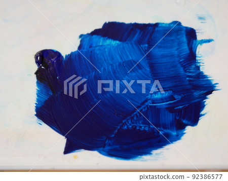 Blue paint on the palette 92386577