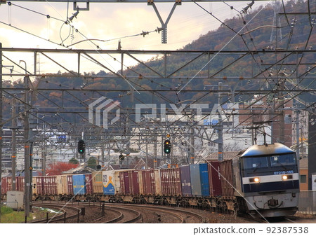 One of the best shooting points on the JR Kyoto Line, "Suntory Curve" One of the best shooting points on the JR Kyoto Line, "Suntory Curve" 92387538