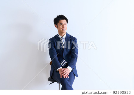 男士時尚西裝的年輕商人 男士時尚西裝的年輕商人 92390833