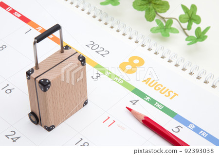 Suitcase and calendar 92393038
