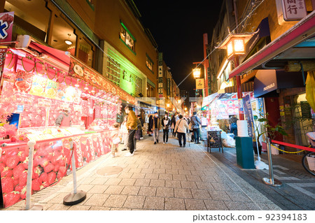 [Hyogo Prefecture] Eat and walk in Kobe Chinatown and Nankin-cho at night in November 92394183