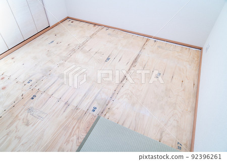 A photo of a Japanese-style room with tatami mats raised. Image of tatami maintenance. 92396261