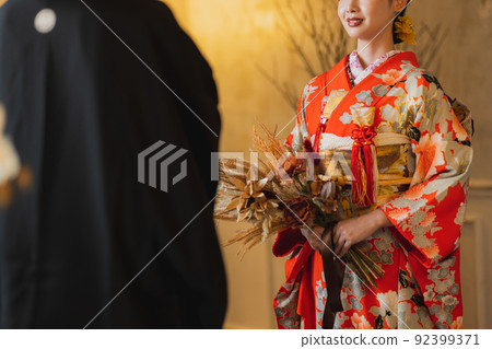紅色風衣大風衣婚禮 92399371