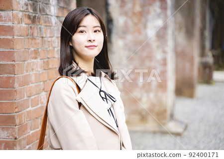 A woman sightseeing in Kyoto A woman sightseeing in Kyoto 92400171